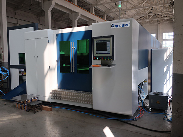 3000W optični laserski rezalni stroj z dvojnim spreminjanjem palet